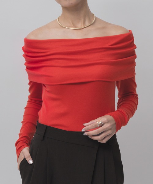 OUR WACOAL（アワワコール）の「カップ付きオフショルダー（Tシャツ/カットソー・レディース・レッド/ブラウン/アイボリー/ブラック・L/M）」の4枚目の写真