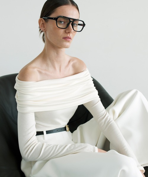 OUR WACOAL（アワワコール）の「カップ付きオフショルダー（Tシャツ/カットソー・レディース・レッド/ブラウン/アイボリー/ブラック・L/M）」の2枚目の写真