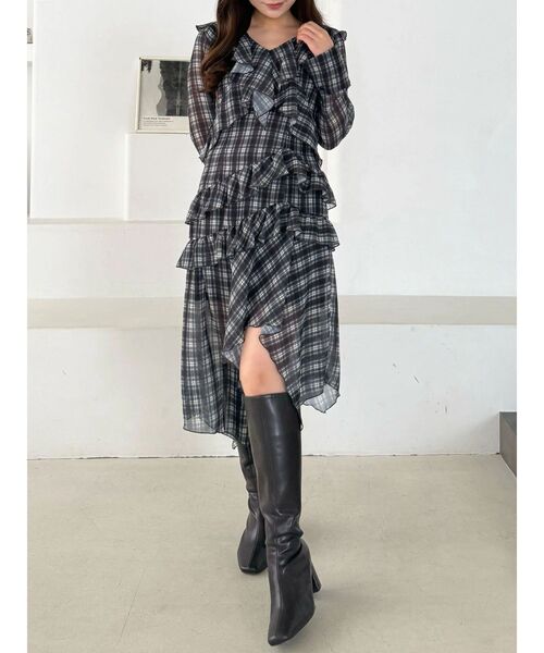 MERCURYDUO（マーキュリーデュオ）の「ラッフルイレヘムロングワンピース（ワンピース・レディース・ブラウン/ブラック/グレー・MEDIUM/SMALL）」の2枚目の写真