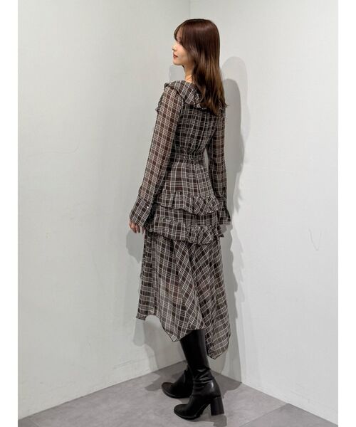MERCURYDUO(マーキュリーデュオ)の「ラッフルイレヘムロングワンピース(ワンピース・レディース・ブラウン/ブラック/グレー・MEDIUM/SMALL)」の17枚目の写真