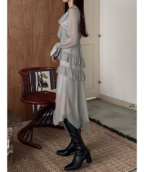 MERCURYDUO（マーキュリーデュオ）の「ラッフルイレヘムロングワンピース（ワンピース・レディース・ブラウン/ブラック/グレー・MEDIUM/SMALL）」の21枚目の写真