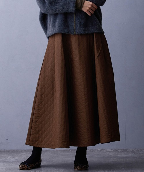 NICOLE white（ニコルホワイト）の「キルティングフレアスカート