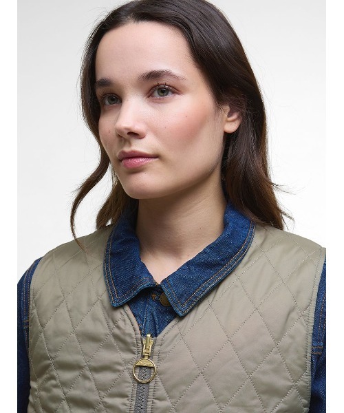 Barbour(バブアー)の「"My Barbour"リバーシブル キルティング ライナー(ベスト・レディース・ベージュ・10/8)」の6枚目の写真