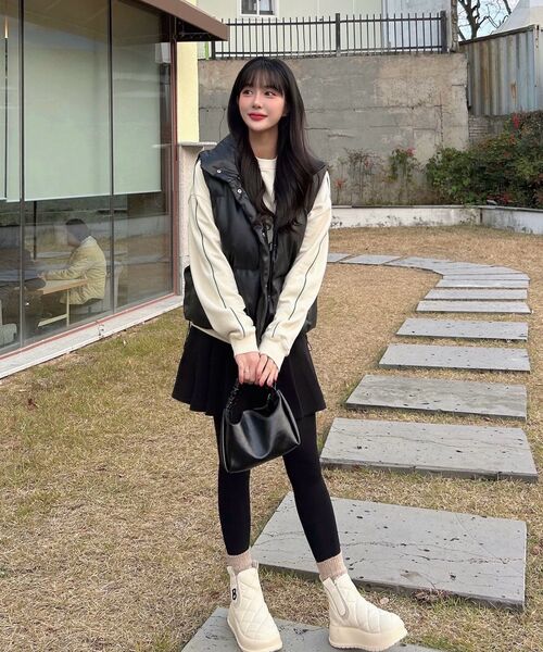 NICK&NICOLE(ニックアンドニコール)の「LEATHER LOGO PADDING VEST_BLACK(ベスト・レディース・その他・FREE)」の6枚目の写真