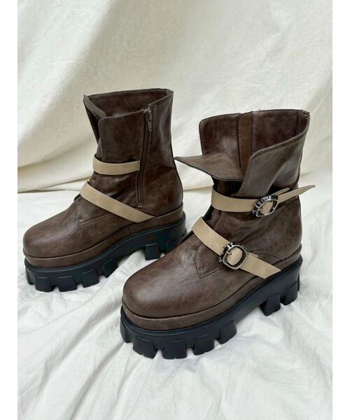 EVRIS（エヴリス）の「ダブルベルトバックルデザインワークブーツ（ブーツ・レディース・ブラック/ブラウン・SMALL/MEDIUM/LARGE）」の2枚目の写真