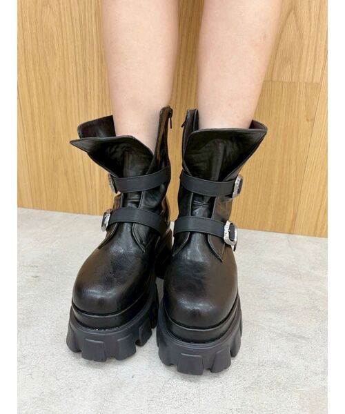 EVRIS（エヴリス）の「ダブルベルトバックルデザインワークブーツ（ブーツ・レディース・ブラック/ブラウン・SMALL/MEDIUM/LARGE）」の6枚目の写真