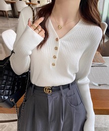 Amulet（アミュレット）の「フィット感が映える美シルエット Vネックデザインボタンリブニット（ニット/セーター）」