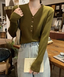 Amulet（アミュレット）の「フィット感が映える美シルエット Vネックデザインボタンリブニット（ニット/セーター）」