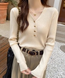 Amulet（アミュレット）の「フィット感が映える美シルエット Vネックデザインボタンリブニット（ニット/セーター）」