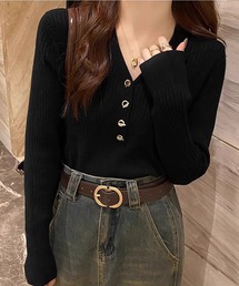 フィット感が映える美シルエット Vネックデザインボタンリブニット