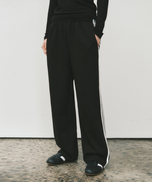 WEDNESDAYOASISFORWOMEN（ウェンズデー オアシス フォー ウーマン）の「W/ニュートロライントラックパンツ_BLACK(W25-PT25)（スウェットパンツ・レディース・ブラック・MEDIUM/LARGE）」の2枚目の写真