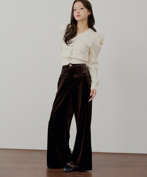 Chico(チコ)の「【SALON by Chico/セットアップ対応】金釦ベロアスラックスパンツ(その他パンツ・レディース・ブラウン/ブラック/ブラック系その他2/ブラック系その他3・FREE/MEDIUM)」の1枚目の写真