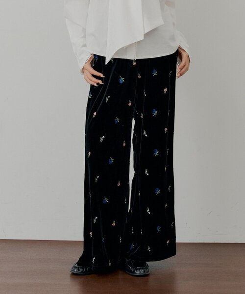 Chico(チコ)の「【SALON by Chico/セットアップ対応】金釦ベロアスラックスパンツ(その他パンツ・レディース・ブラウン/ブラック/ブラック系その他2/ブラック系その他3・FREE/MEDIUM)」の3枚目の写真