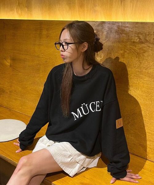 MUCENT(ムセント)の「レザーポイントシグネチャースウェット男女共用(2カラー)(スウェット・レディース・グレー/ブラック・SMALL/LARGE)」の12枚目の写真
