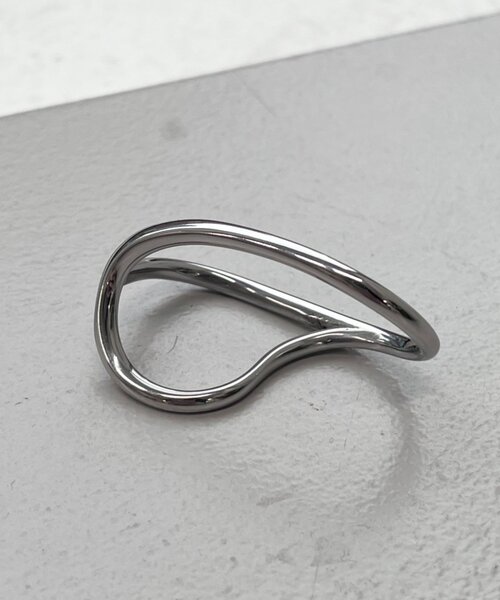 SHENERY（シーナリー）の「カーブラインダブルリング（リング・レディース・ゴールド/シルバー・FREE）」の3枚目の写真