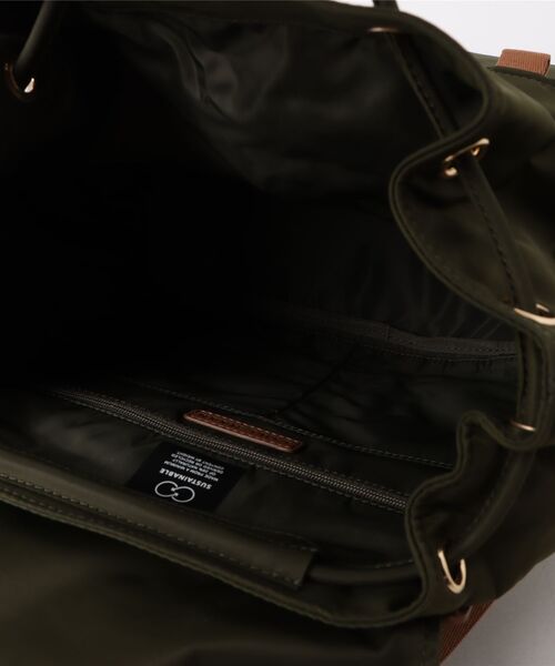 COLE HAAN(コールハーン)の「ナイロン フラップ バックパック womens(バックパック/リュック・レディース・グリーン・OSFA)」の7枚目の写真