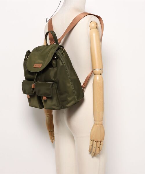 COLE HAAN(コールハーン)の「ナイロン フラップ バックパック womens(バックパック/リュック・レディース・グリーン・OSFA)」の8枚目の写真