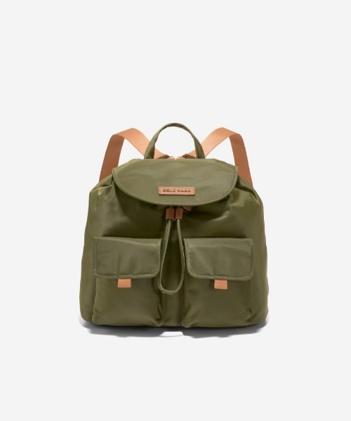 COLE HAAN(コールハーン)の「ナイロン フラップ バックパック womens(バックパック/リュック・レディース・グリーン・OSFA)」の1枚目の写真