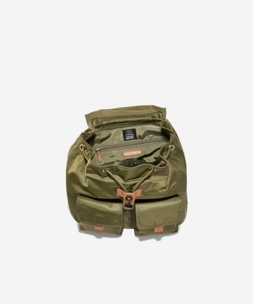 COLE HAAN(コールハーン)の「ナイロン フラップ バックパック womens(バックパック/リュック・レディース・グリーン・OSFA)」の4枚目の写真