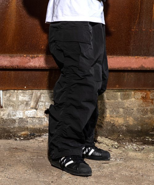 XTONZ(エクストーンズ)の「XP127 シェーリングカーゴパンツ (ブラック)(スウェットパンツ・レディース・その他・SMALL/MEDIUM/LARGE)」の2枚目の写真