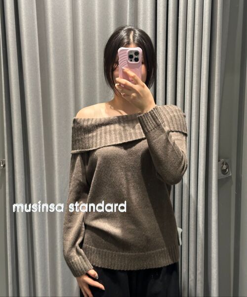 MUSINSA STANDARD WOMAN（ムシンサスタンダードウーマン）の「ウィメンズターンダウンオフショルダーニット[トープ]（ニット/セーター・レディース・その他・SMALL/MEDIUM/X-SMALL/LARGE）」の6枚目の写真