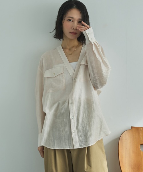 Doux archives（ドゥアルシーヴ）の「Ｖ開きシアー楊柳ブラウス（シャツ/ブラウス・レディース・オフホワイト/サックスブルー/ピンクベージュ・FREE）」の3枚目の写真