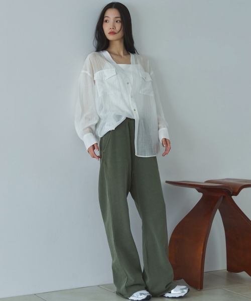 Doux archives（ドゥアルシーヴ）の「Ｖ開きシアー楊柳ブラウス（シャツ/ブラウス・レディース・オフホワイト/サックスブルー/ピンクベージュ・FREE）」の7枚目の写真