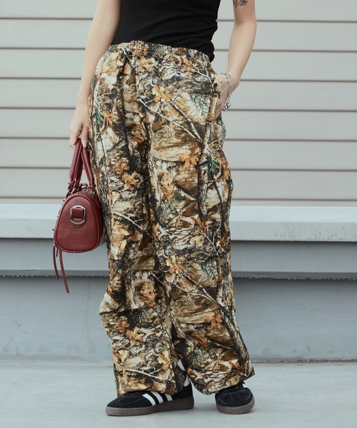 Champion（チャンピオン）の「Champion/チャンピオン LONG PANTS カモ柄 ロングパンツ 2026年春夏（チノパンツ・メンズ・ブラック系/ベージュ系・M/L/XL）」の2枚目の写真
