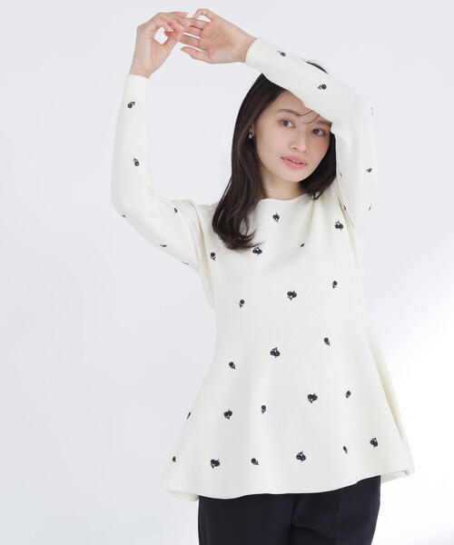 NATURAL BEAUTY BASIC（ナチュラルビューティーベーシック）の「◇刺繍ペプラムニット（ニット/セーター・レディース・ブルー系その他/ホワイト系その他/ブルー系その他6・FREE）」の2枚目の写真