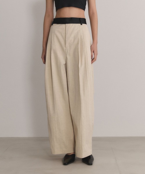 ADAM ET ROPE'(アダムエロペ)の「【EMOELLE】バイカラードレスパンツ(その他パンツ・レディース・ブラック/キナリ/ブルー系その他4・38/36/34)」の2枚目の写真