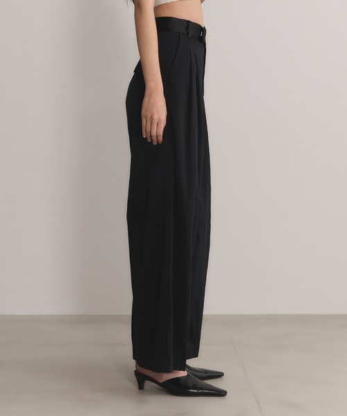 ADAM ET ROPE'(アダムエロペ)の「【EMOELLE】バイカラードレスパンツ(その他パンツ・レディース・ブラック/キナリ/ブルー系その他4・38/36/34)」の9枚目の写真