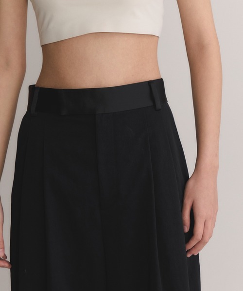 ADAM ET ROPE'(アダムエロペ)の「【EMOELLE】バイカラードレスパンツ(その他パンツ・レディース・ブラック/キナリ/ブルー系その他4・38/36/34)」の11枚目の写真