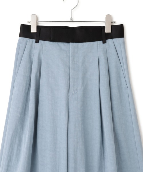 ADAM ET ROPE'(アダムエロペ)の「【EMOELLE】バイカラードレスパンツ(その他パンツ・レディース・ブラック/キナリ/ブルー系その他4・38/36/34)」の17枚目の写真