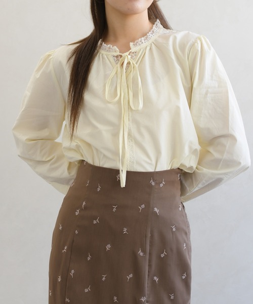 31 Sons de mode(トランテアン ソン ドゥ モード)の「一部店舗限定 レース細リボンブラウス(シャツ/ブラウス・レディース・イエロー/ブルー系/ホワイト・フリ-)」の3枚目の写真