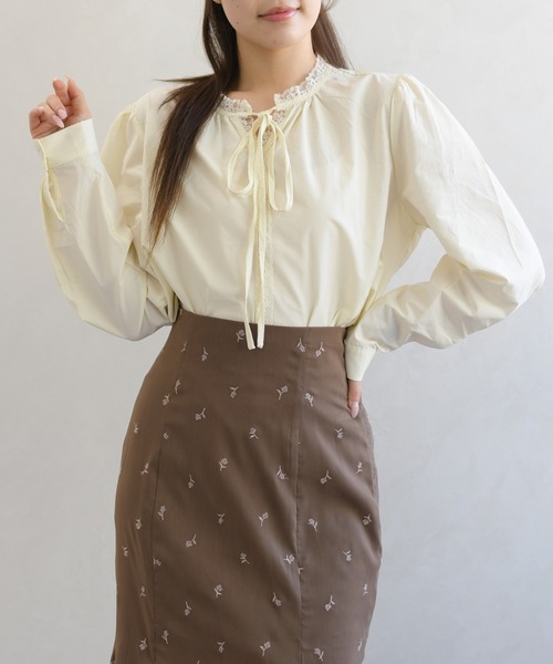 31 Sons de mode(トランテアン ソン ドゥ モード)の「一部店舗限定 レース細リボンブラウス(シャツ/ブラウス・レディース・イエロー/ブルー系/ホワイト・フリ-)」の22枚目の写真