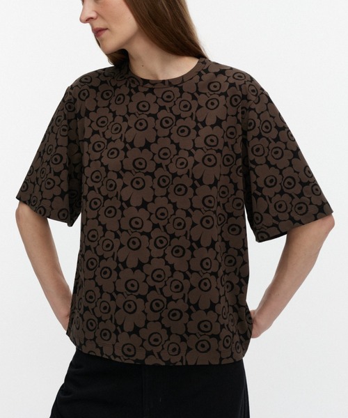 marimekko(マリメッコ)の「Juulia Unikko / T-shirt(Tシャツ/カットソー・レディース・ダークブラウン/レッド・XX-SMALL/LARGE/MEDIUM/SMALL/X-LARGE/X-SMALL)」の12枚目の写真