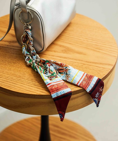 GLOBAL WORK（グローバルワーク）の「菅谷梨沙子さんコラボ/スカーフ生地チャーム/643348（チャーム・レディース・ダークブラウン/ライトグリーン・FREE）」の3枚目の写真