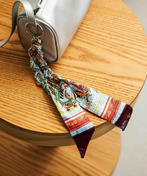 GLOBAL WORK（グローバルワーク）の「菅谷梨沙子さんコラボ/スカーフ生地チャーム/643348（チャーム・レディース・ダークブラウン/ライトグリーン・FREE）」の4枚目の写真