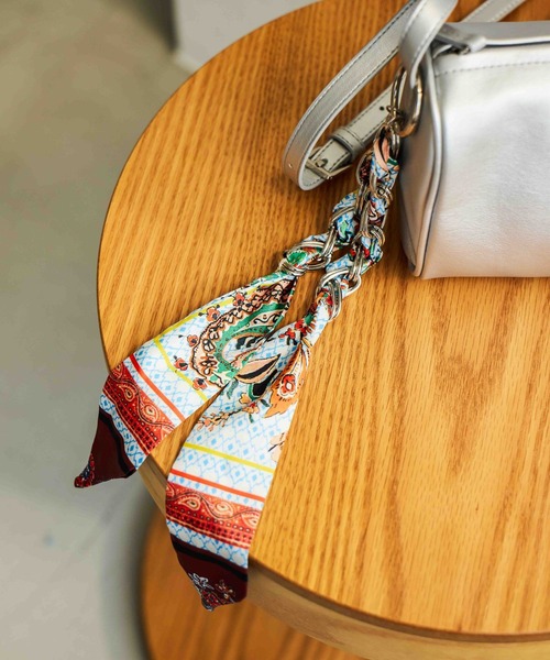 GLOBAL WORK（グローバルワーク）の「菅谷梨沙子さんコラボ/スカーフ生地チャーム/643348（チャーム・レディース・ダークブラウン/ライトグリーン・FREE）」の5枚目の写真