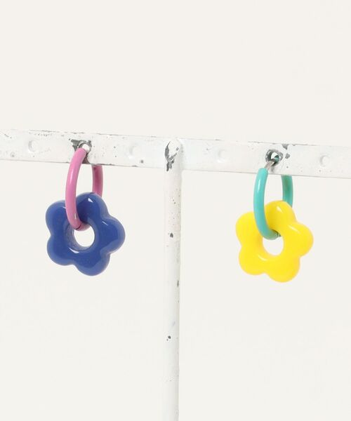 ARCHIVER(アーカイバ)の「【Bz】アクリルフラワーマルチカラーペアピアス/両耳用/レディース(SK)(ピアス(両耳用)・レディース・マルチ・FREE)」の5枚目の写真