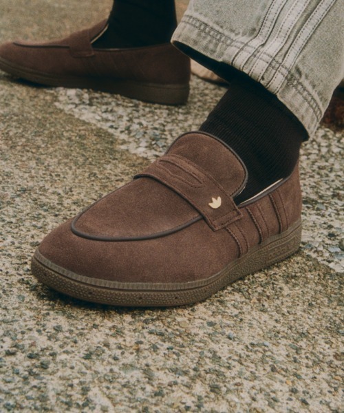 adidas(アディダス)の「HANDBALL SPEZIAL LOAFER W KJ2533(ローファー・レディース・ブラウン・22.5cm/23.0cm/23.5cm/24.0cm/24.5cm/25.0cm/25.5cm/26.0cm/26.5cm/27.0cm/27.5cm/28.0cm/28.5cm/29.0cm/22.0cm)」の3枚目の写真