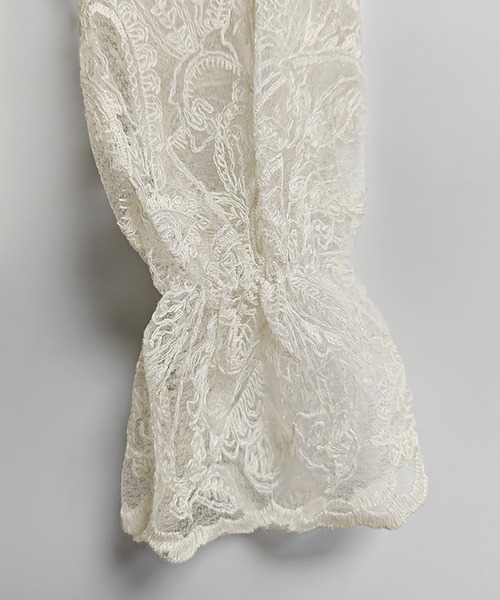 Doux Belle(ドゥーベル)の「ハイネックレースブラウス(シャツ/ブラウス・レディース・ベージュ・X-LARGE/LARGE/MEDIUM)」の14枚目の写真