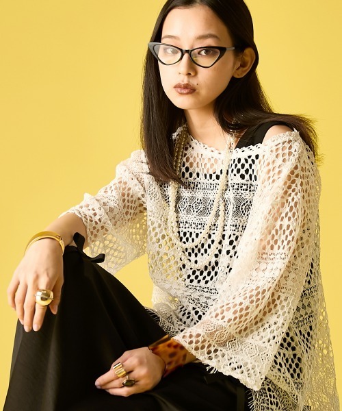 GEVS.(ジェイヴィス)の「レースTブラウス<大きいサイズ有>GEVS.(Tシャツ/カットソー・レディース・ブラック/オフホワイト・5L/4L/3L/LL/L/M)」の4枚目の写真