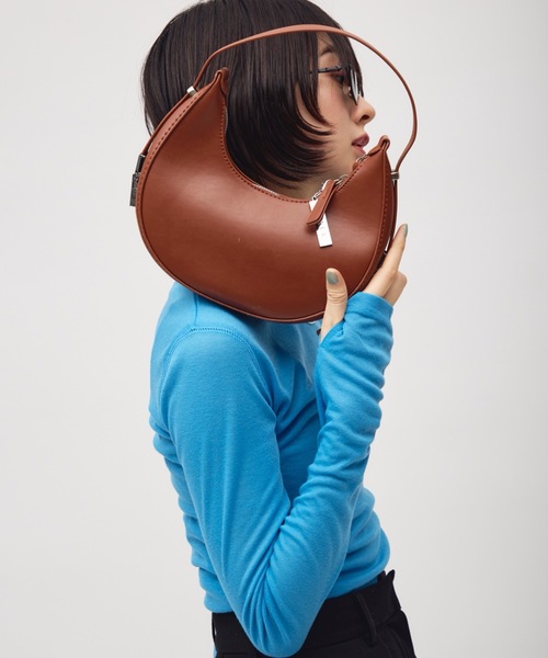 TONER（トナー）の「メタルポイント三日月ミニバッグ/ロゴプレート付き（ハンドバッグ・レディース・ホワイト/ブラウン/グリーン/ブラック/シルバー・FREE）」の3枚目の写真