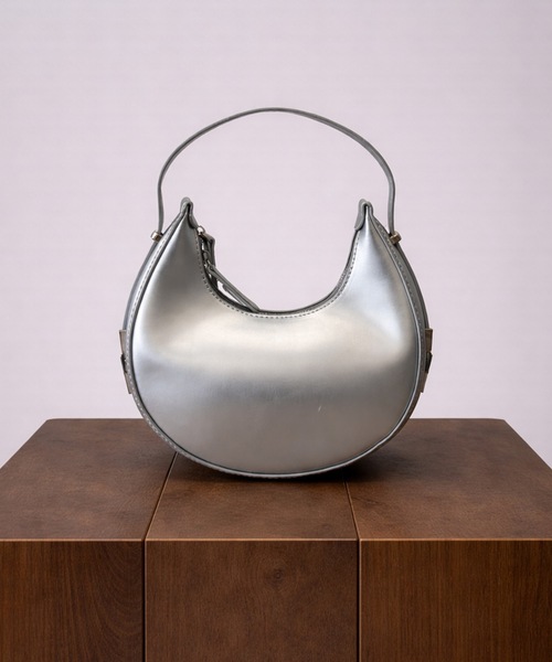 TONER（トナー）の「メタルポイント三日月ミニバッグ/ロゴプレート付き（ハンドバッグ・レディース・ホワイト/ブラウン/グリーン/ブラック/シルバー・FREE）」の5枚目の写真