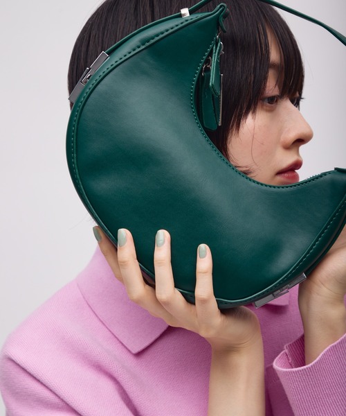 TONER（トナー）の「メタルポイント三日月ミニバッグ/ロゴプレート付き（ハンドバッグ・レディース・ホワイト/ブラウン/グリーン/ブラック/シルバー・FREE）」の4枚目の写真