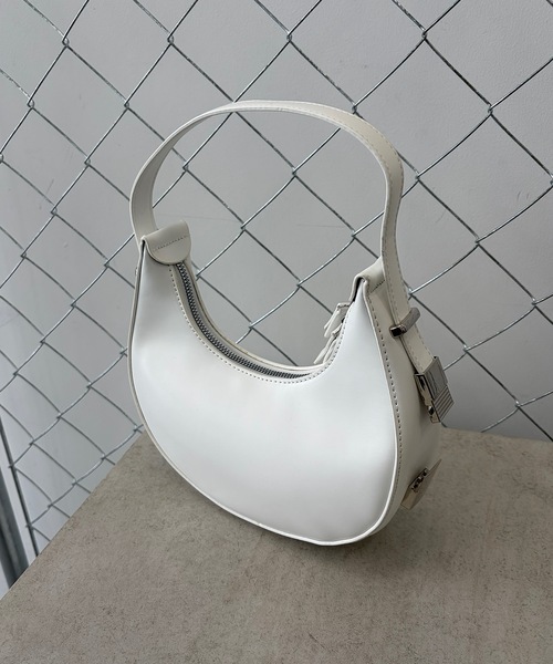 TONER（トナー）の「メタルポイント三日月ミニバッグ/ロゴプレート付き（ハンドバッグ・レディース・ホワイト/ブラウン/グリーン/ブラック/シルバー・FREE）」の9枚目の写真