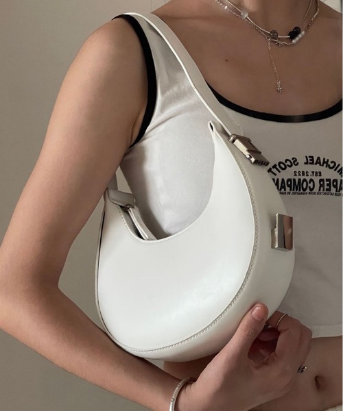 TONER（トナー）の「メタルポイント三日月ミニバッグ/ロゴプレート付き（ハンドバッグ・レディース・ホワイト/ブラウン/グリーン/ブラック/シルバー・FREE）」の10枚目の写真