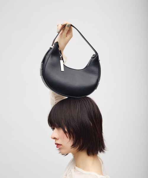 TONER（トナー）の「メタルポイント三日月ミニバッグ/ロゴプレート付き（ハンドバッグ・レディース・ホワイト/ブラウン/グリーン/ブラック/シルバー・FREE）」の14枚目の写真