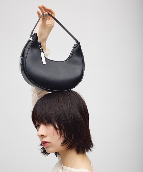 TONER（トナー）の「メタルポイント三日月ミニバッグ/ロゴプレート付き（ハンドバッグ・レディース・ホワイト/ブラウン/グリーン/ブラック/シルバー・FREE）」の15枚目の写真